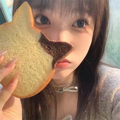 龙纹身的女孩